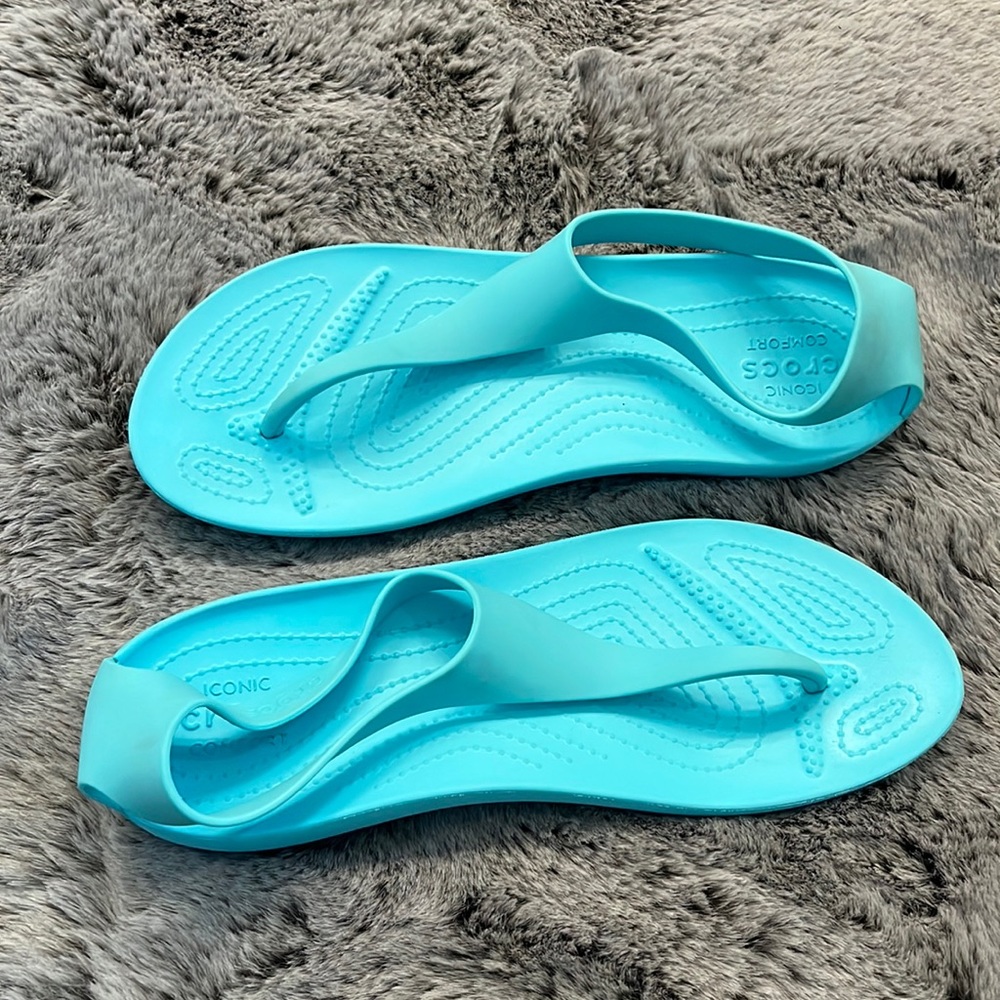 Crocs Iconic Comfort Serena Sandals